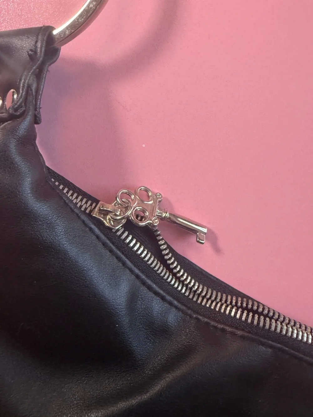 vintage y2k‎ Hot Topic black vinyl chain link handcuff hobo bag